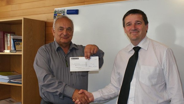 Bruce Kenyon, General Manager of GO Wellington hands over the cheque to Alan O'Beirne, Chief Executive of Wellington Free Ambulance